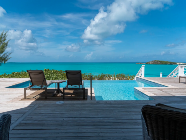 Luxurious Beachfront Villa in Little Exuma - 4-Bedroom Getaway